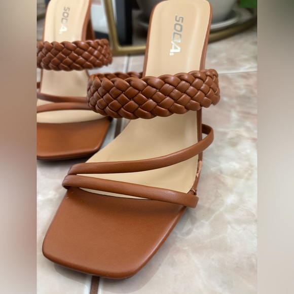 Strappy Sandals Size 7.5 - Picture 2 of 5